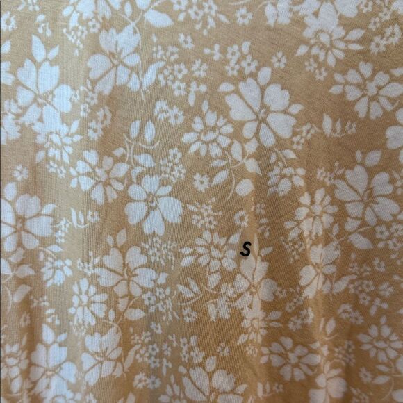 American Eagle Outfitters Floral V-Neck Short Sleeve Top - Cream - Picture 3 of 3